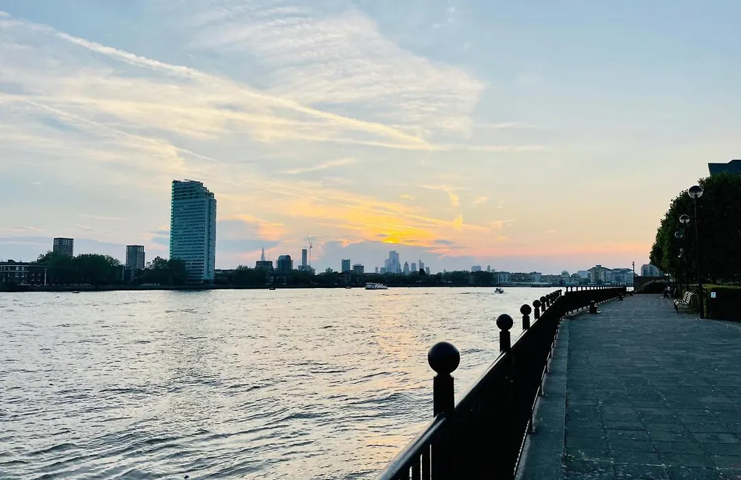 Riverside Deluxe Double Room E14-1